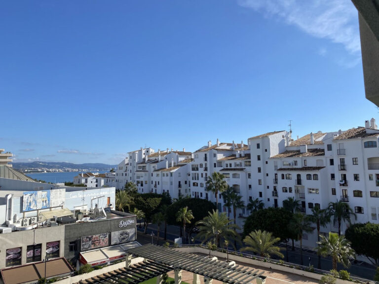 R4042468 | Middle Floor Apartment in Puerto Banús – € 525,000 – 2 beds, 2 baths