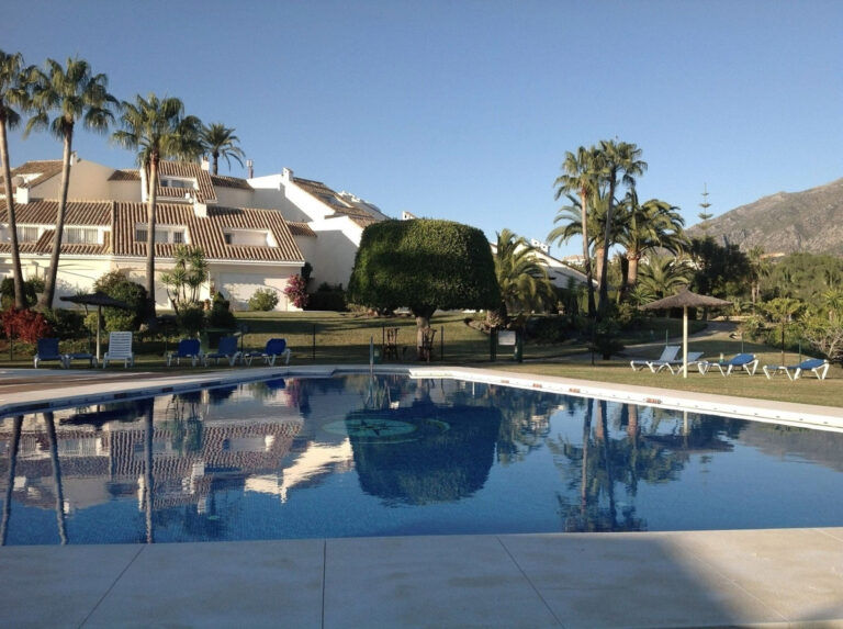 R4012141 | Townhouse in Nueva Andalucía – € 530,000 – 3 beds, 2.5 baths