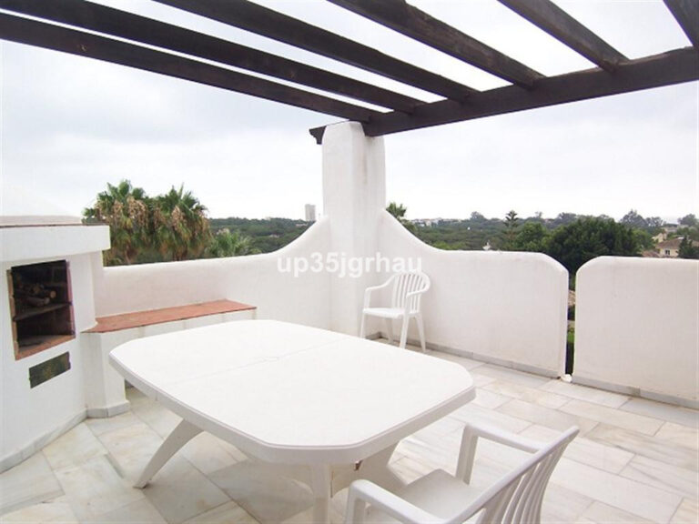 R2546732 | Semi-Detached House in Estepona – € 545,000 – 3 beds, 3 baths