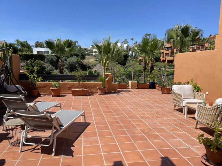 R4119781 | Penthouse in Nueva Andalucía – € 545,000 – 2 beds, 2 baths