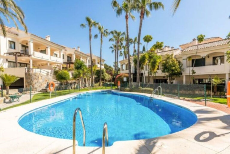 R4159117 | Townhouse in Atalaya – € 560,000 – 4 beds, 3 baths