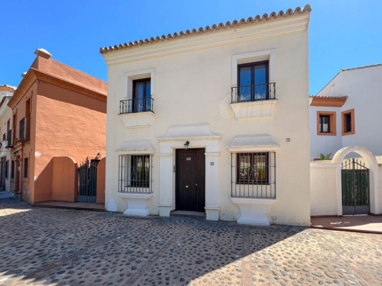 R4286134 | Townhouse in El Paraiso – € 560,000 – 4 beds, 3 baths