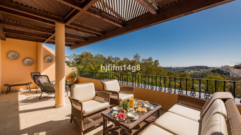 R4081357 | Penthouse in Nueva Andalucía – € 575,000 – 2 beds, 2.5 baths