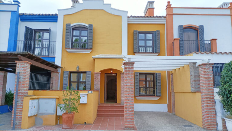 R3933499 | Townhouse in Guadalmina Alta – € 585,000 – 4 beds, 3 baths