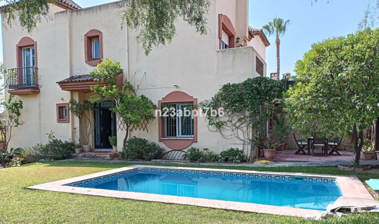 R4232716 | Semi-Detached House in Marbella – € 585,000 – 4 beds, 4 baths