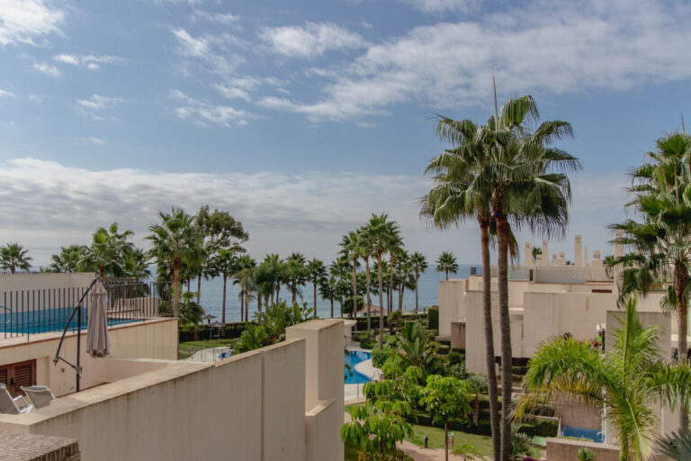 R4160305 | Ground Floor Apartment in Estepona – € 595,000 – 3 beds, 3 baths