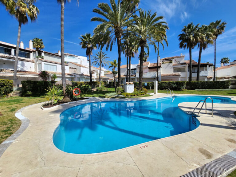 R4278070 | Townhouse in Los Monteros – € 595,000 – 3 beds, 2 baths