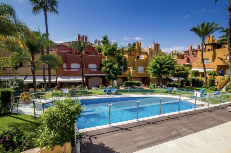 R4302013 | Townhouse in Puerto Banús – € 620,000 – 3 beds, 3 baths