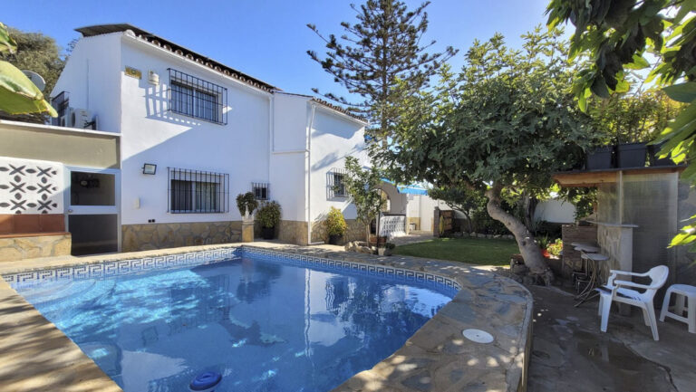 R4161217 | Detached Villa in Marbella – € 645,000 – 4 beds, 6 baths