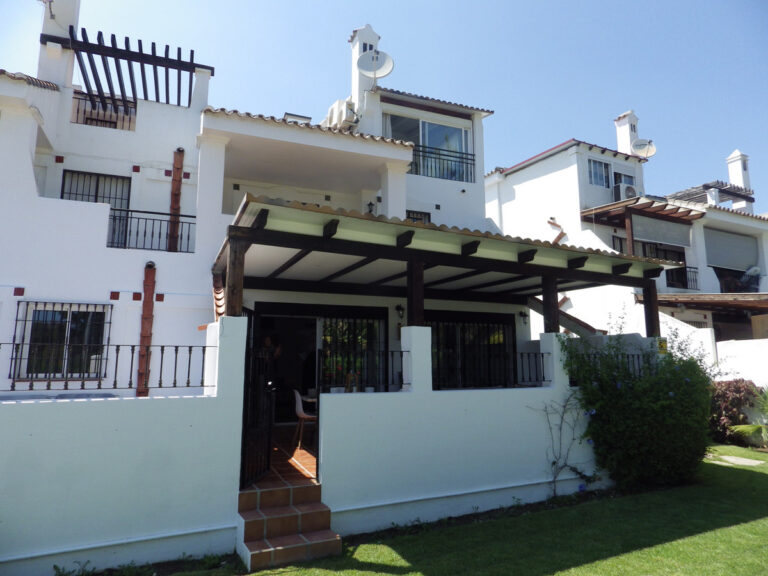 R3500122 | Townhouse in Nueva Andalucía – € 650,000 – 5 beds, 3.5 baths