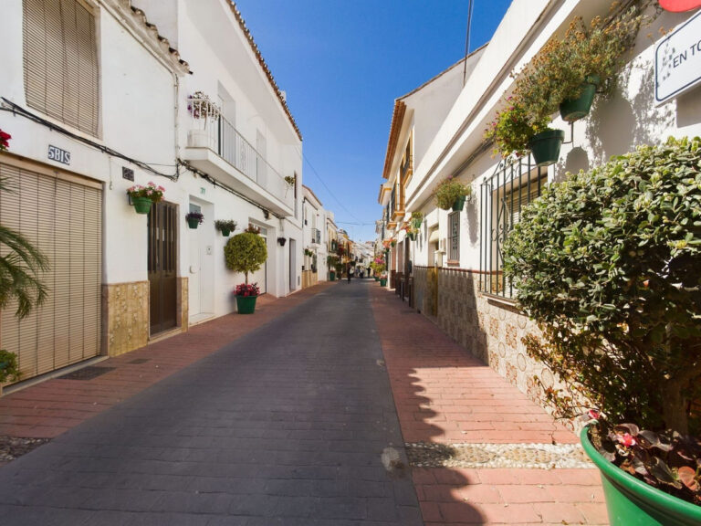 R4308772 | Townhouse in Estepona – € 650,000 – 3 beds, 1.5 baths