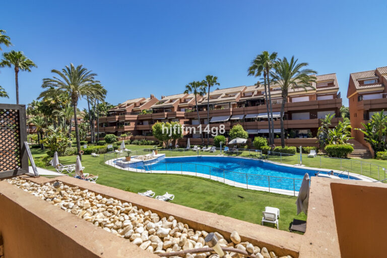 R4322944 | Middle Floor Apartment in Puerto Banús – € 650,000 – 2 beds, 2 baths