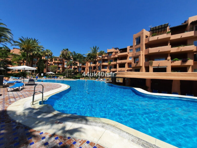 R4323889 | Penthouse in Marbella – € 650,000 – 2 beds, 2 baths