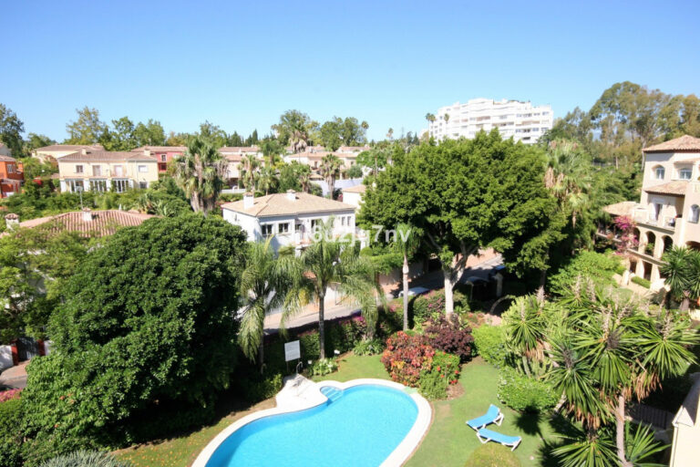 R4198411 | Penthouse in Guadalmina Alta – € 680,000 – 3 beds, 2 baths