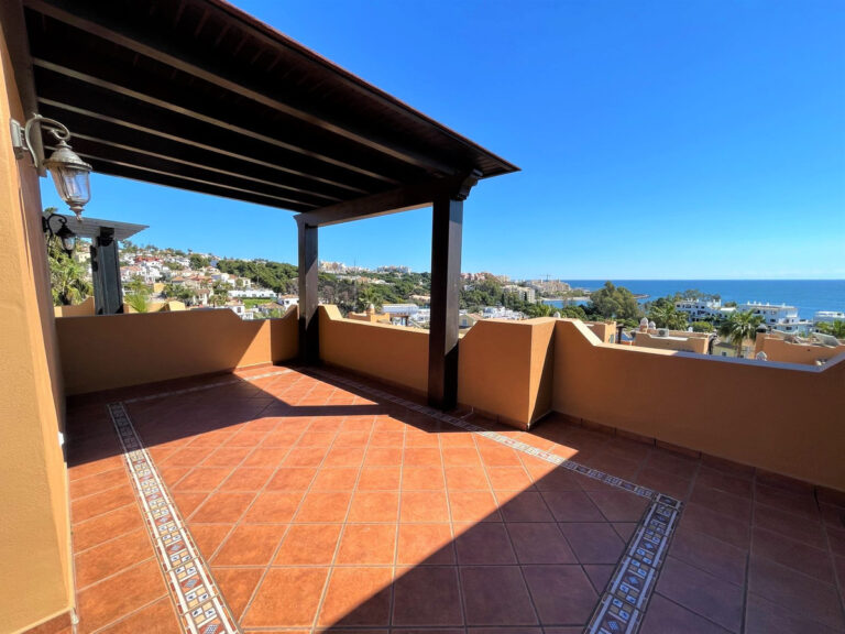 R4257610 | Townhouse in Estepona – € 694,500 – 3 beds, 3 baths