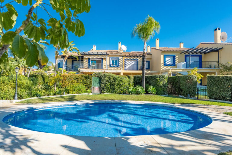 R4245883 | Townhouse in Marbella – € 695,000 – 3 beds, 2 baths