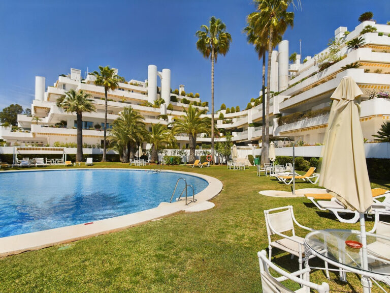 R4293685 | Middle Floor Apartment in Marbella – € 695,000 – 3 beds, 3 baths