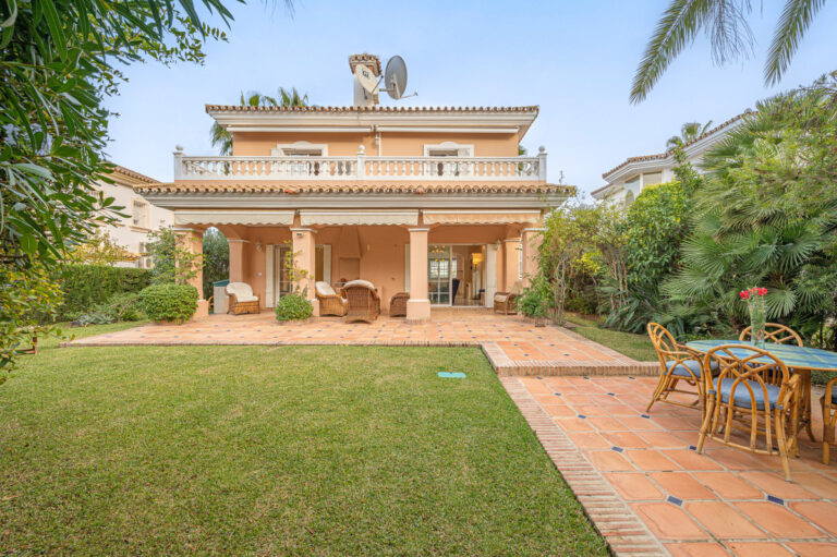 R4200805 | Detached Villa in Estepona – € 725,000 – 4 beds, 3 baths