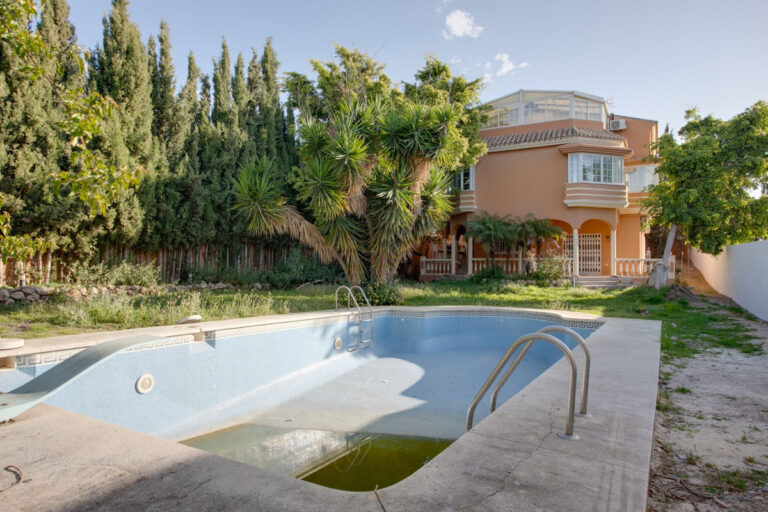 R4235821 | Detached Villa in Estepona – € 740,000 – 5 beds, 3 baths