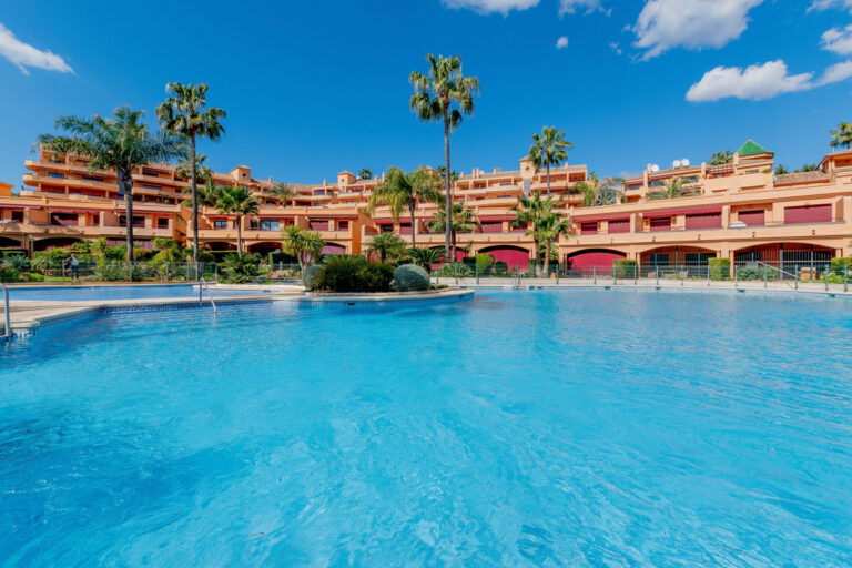 R4258003 | Penthouse in Estepona – € 779,000 – 3 beds, 3.5 baths