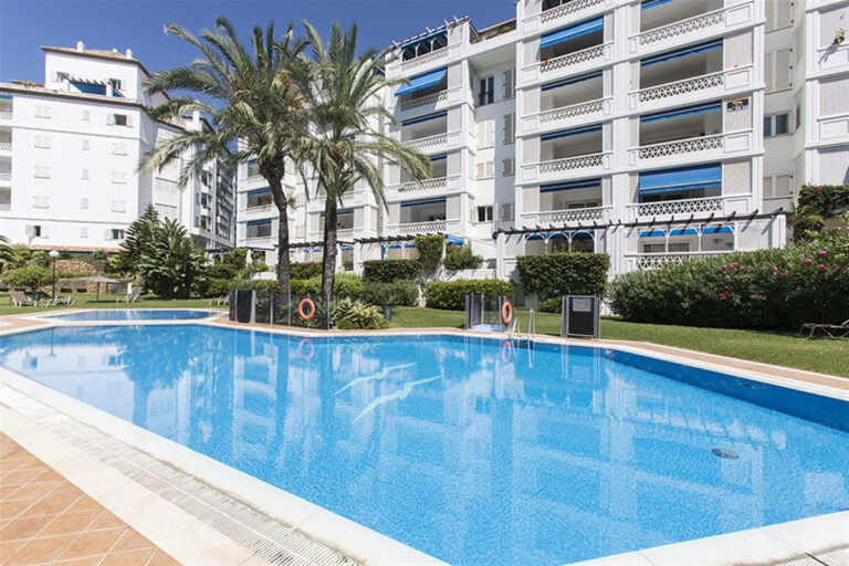 R4276885 | Middle Floor Apartment in Puerto Banús – € 820,000 – 3 beds, 2.5 baths