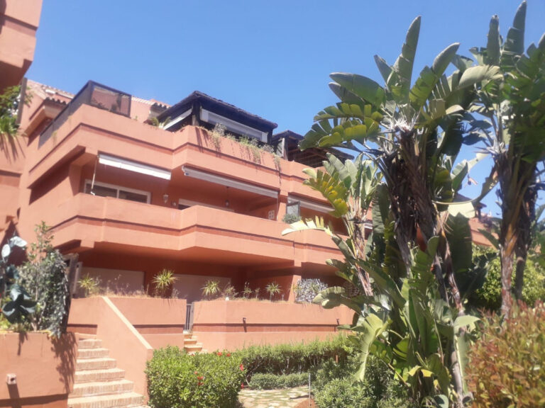 R4059592 | Penthouse in Puerto Banús – € 829,000 – 4 beds, 4 baths