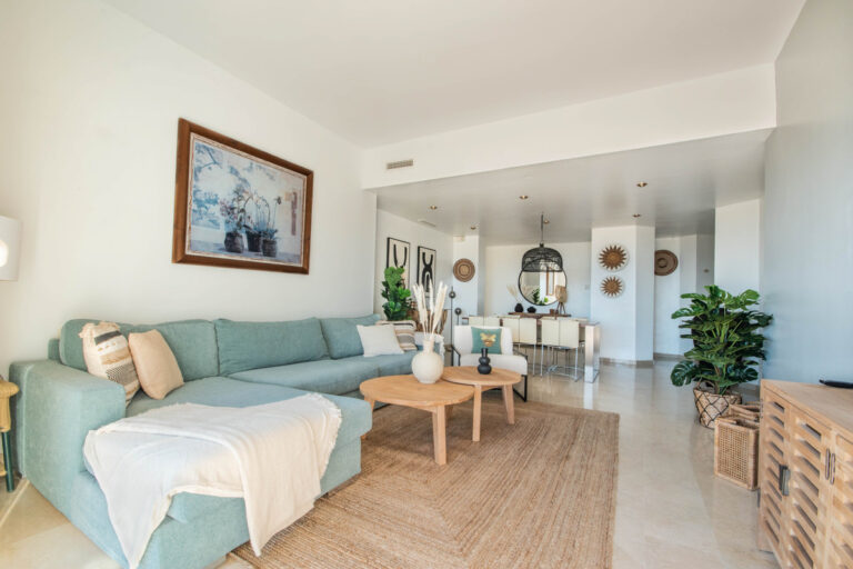 R4212805 | Middle Floor Apartment in Elviria – € 845,000 – 3 beds, 3 baths