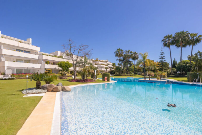 R4281805 | Ground Floor Apartment in Marbella – € 875,000 – 3 beds, 3 baths