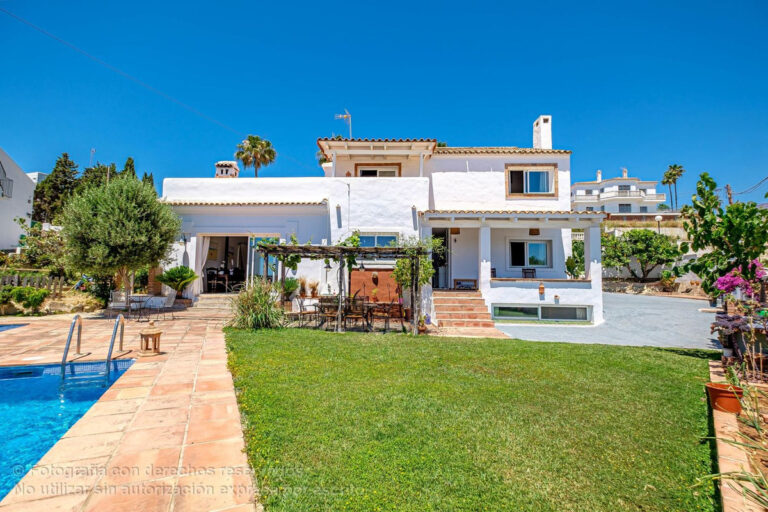 R4075738 | Detached Villa in Estepona – € 890,000 – 4 beds, 4 baths