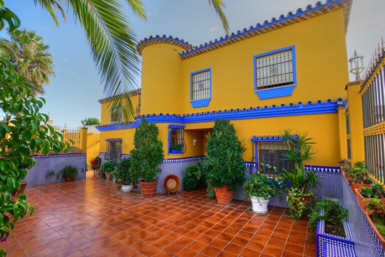 R2573192 | Detached Villa in El Padron – € 895,000 – 5 beds, 3.5 baths