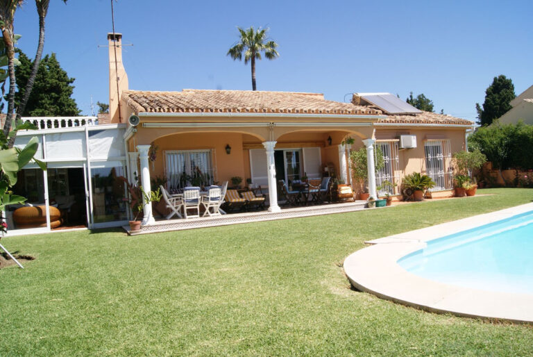 R4292434 | Detached Villa in El Paraiso – € 895,000 – 3 beds, 3 baths