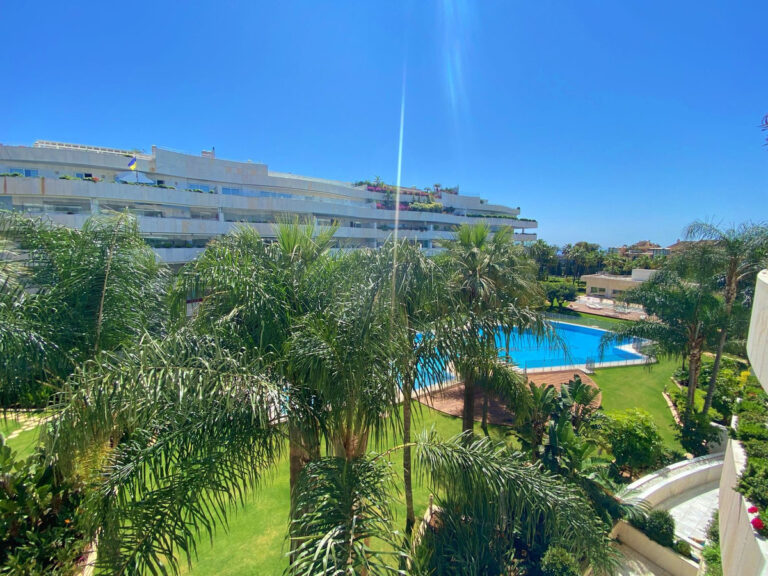 R4058923 | Middle Floor Apartment in Puerto Banús – € 899,000 – 2 beds, 3 baths