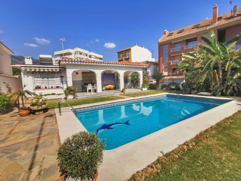 R3944167 | Detached Villa in Marbella – € 900,000 – 4 beds, 2 baths