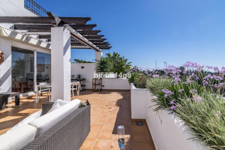 R4081426 | Penthouse in Nueva Andalucía – € 945,000 – 3 beds, 3 baths