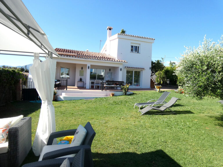 R4237291 | Detached Villa in San Pedro de Alcántara – € 950,000 – 5 beds, 3 baths