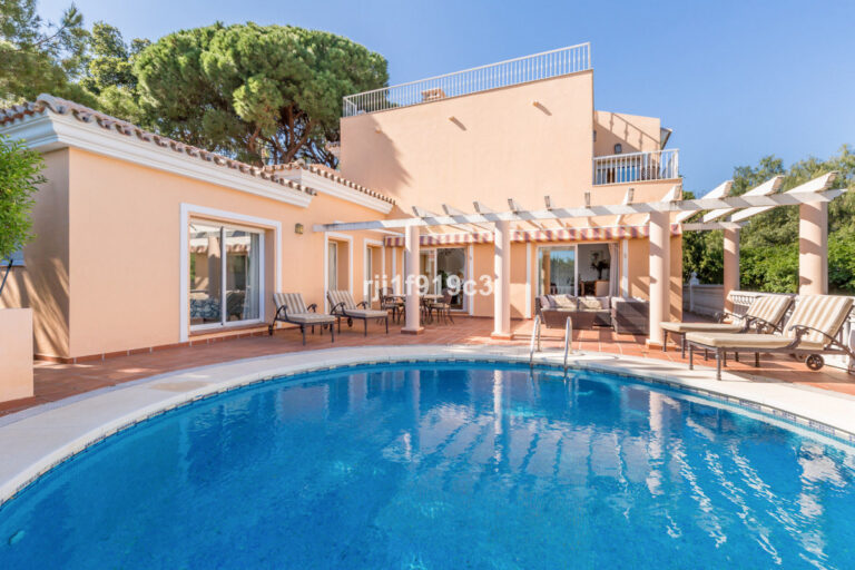 R3413251 | Detached Villa in Elviria – € 955,000 – 4 beds, 3.5 baths