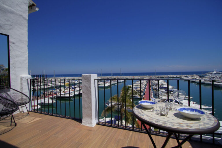 R4256965 | Penthouse in Puerto Banús – € 965,000 – 1 beds, 1.5 baths