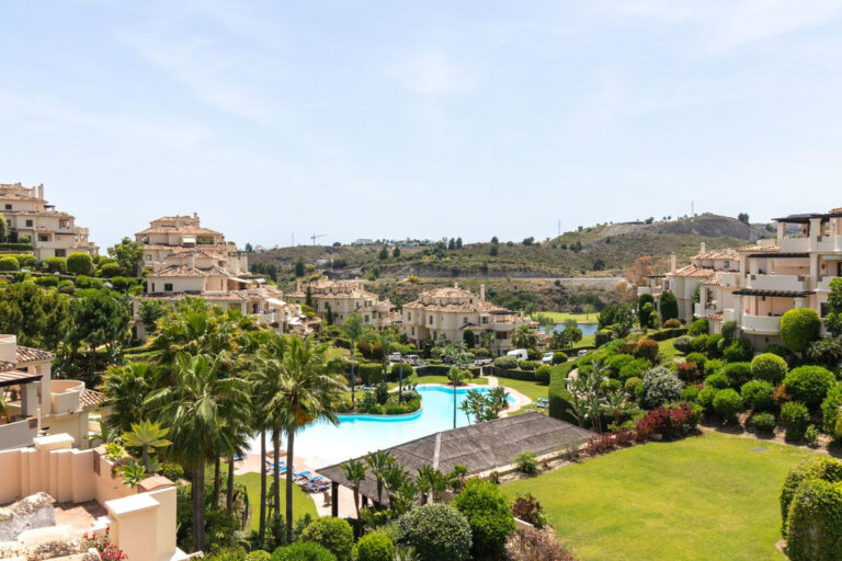 R4094167 | Penthouse in Benahavís – € 999,000 – 3 beds, 3.5 baths