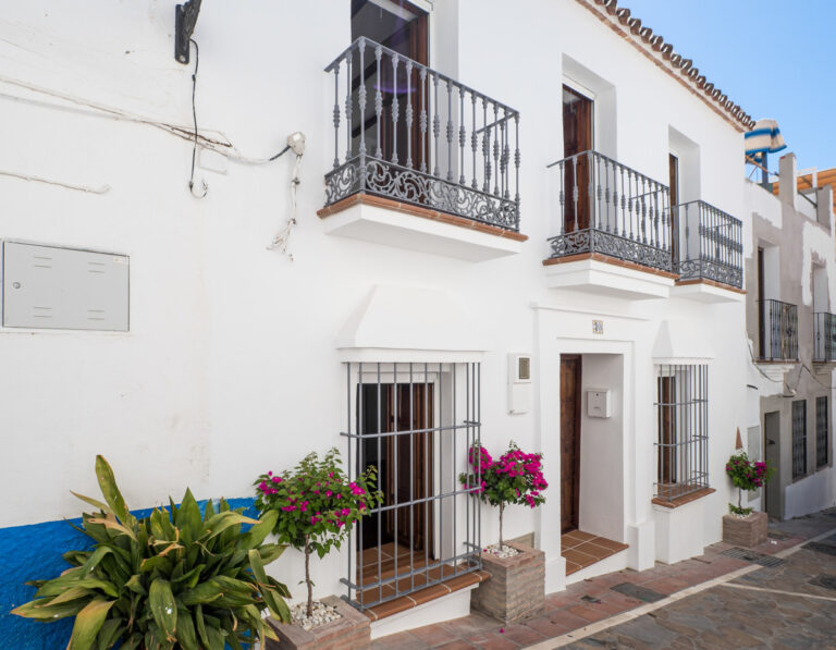 R3847930 | Townhouse in Marbella – € 1,050,000 – 3 beds, 2 baths