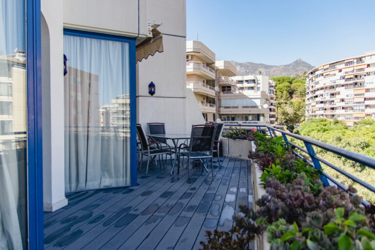 R4152280 | Penthouse Duplex in Marbella – € 1,060,000 – 4 beds, 5 baths