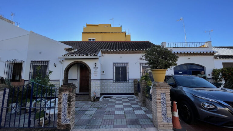 R141157 | Detached Villa in Estepona – € 1,100,000 – 13 beds, 5.5 baths