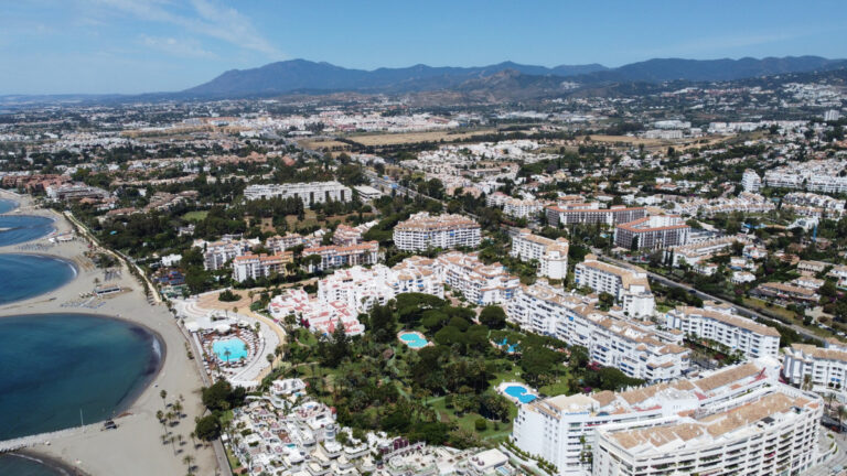 R4051828 | Middle Floor Apartment in Puerto Banús – € 1,100,000 – 2 beds, 2 baths