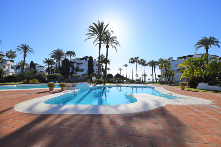 R4269772 | Penthouse in Estepona – € 1,100,000 – 3 beds, 3 baths