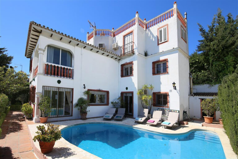 R4171027 | Detached Villa in Puerto Banús – € 1,150,000 – 5 beds, 4 baths