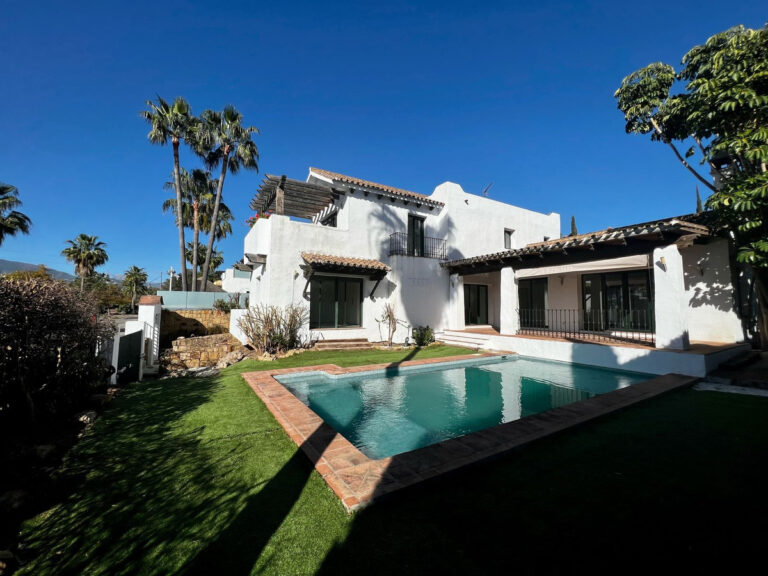 R4216129 | Detached Villa in Estepona – € 1,200,000 – 4 beds, 3 baths