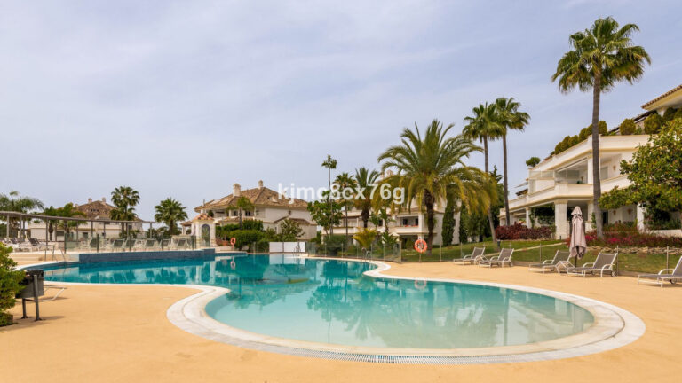 R4079146 | Middle Floor Apartment in Marbella – € 1,295,000 – 3 beds, 2 baths