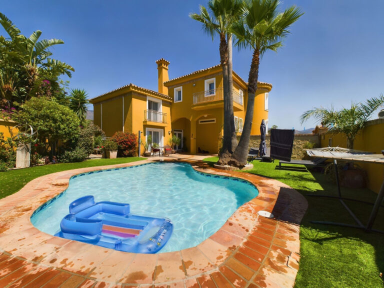 R4051390 | Detached Villa in Estepona – € 1,299,000 – 4 beds, 4 baths