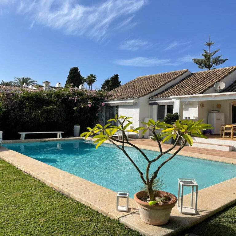 R4229833 | Detached Villa in El Paraiso – € 1,350,000 – 4 beds, 3 baths