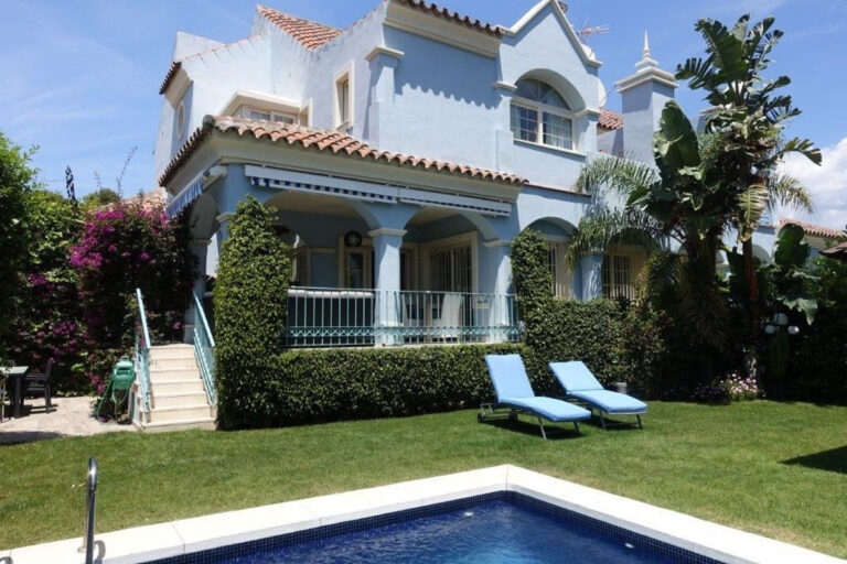 R2527412 | Detached Villa in Puerto Banús – € 1,380,000 – 5 beds, 5 baths