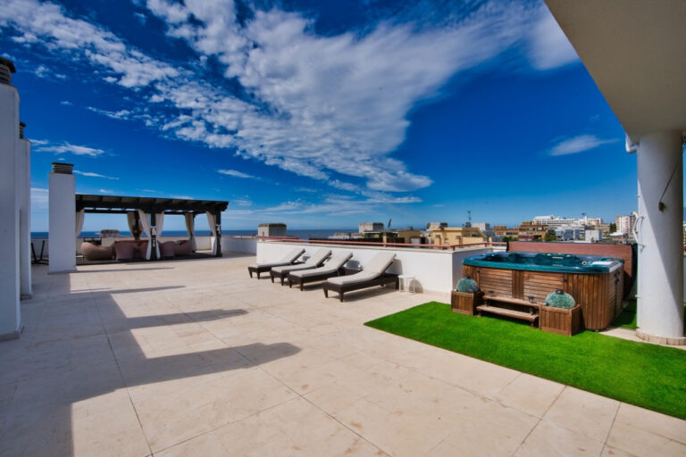 R3954970 | Penthouse in Marbella – € 1,399,000 – 3 beds, 2.5 baths